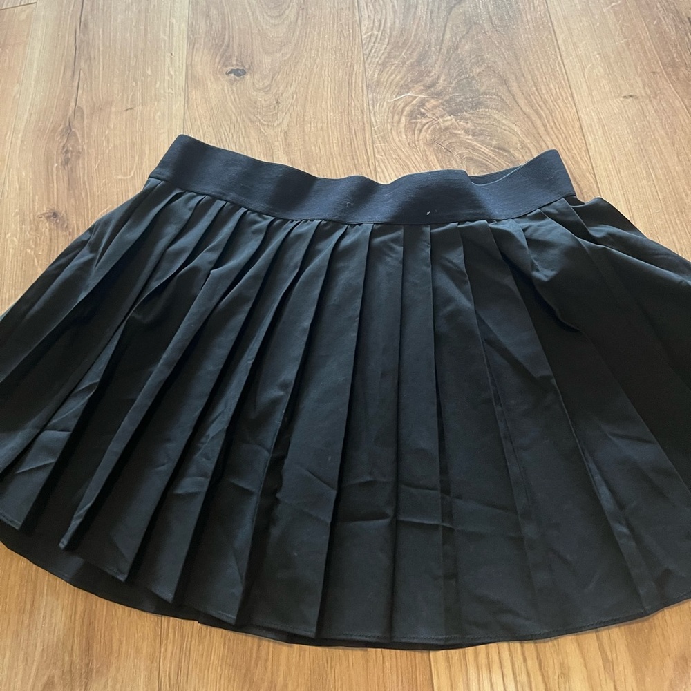 Never worn new with out tags garage tennis skirt